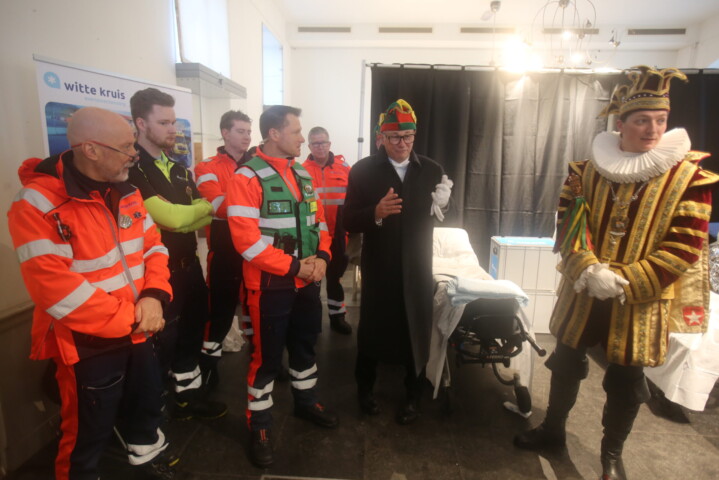 Bezeuk aon de Hölpdeenste